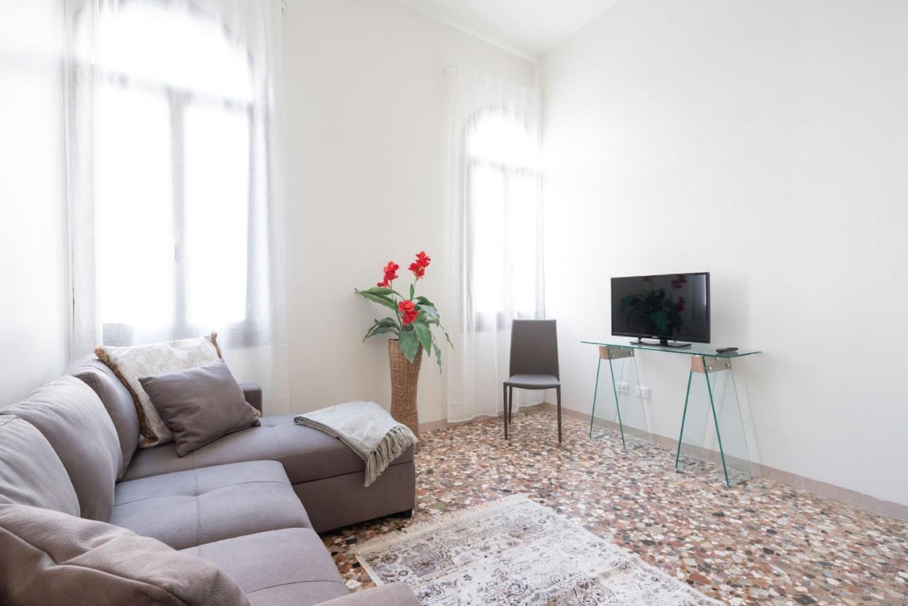 Accademia Charm Apartments By Wonderful Italy เวนิส ภายนอก รูปภาพ