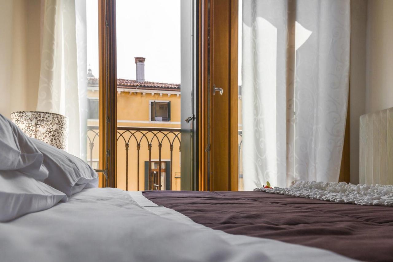 Accademia Charm Apartments By Wonderful Italy เวนิส ภายนอก รูปภาพ