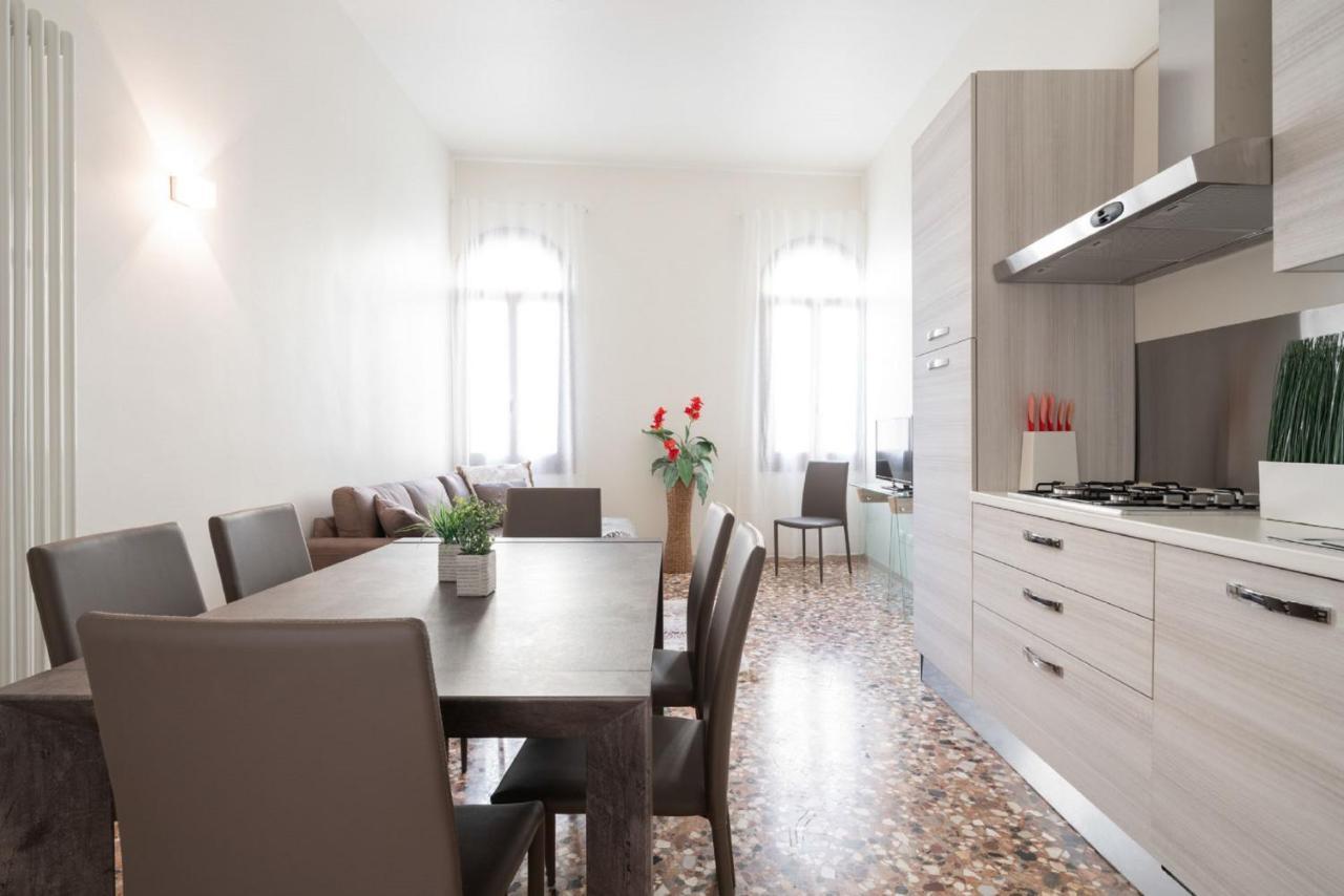Accademia Charm Apartments By Wonderful Italy เวนิส ภายนอก รูปภาพ