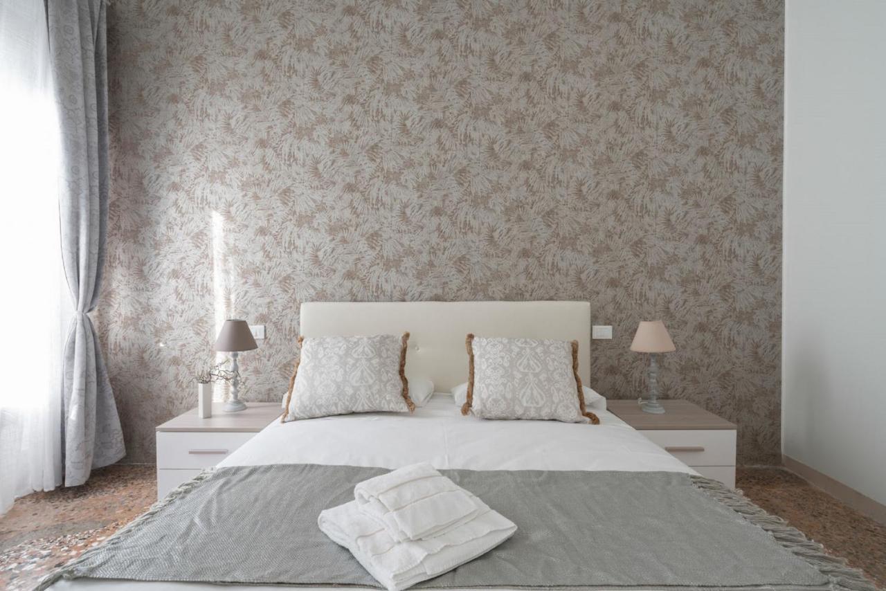 Accademia Charm Apartments By Wonderful Italy เวนิส ภายนอก รูปภาพ
