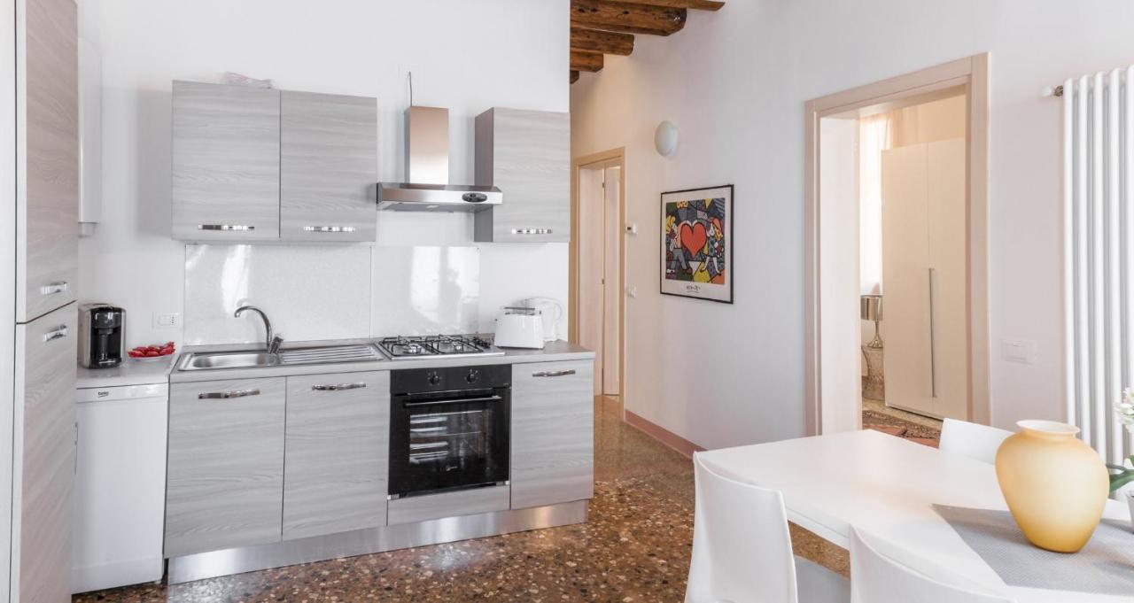 Accademia Charm Apartments By Wonderful Italy เวนิส ภายนอก รูปภาพ