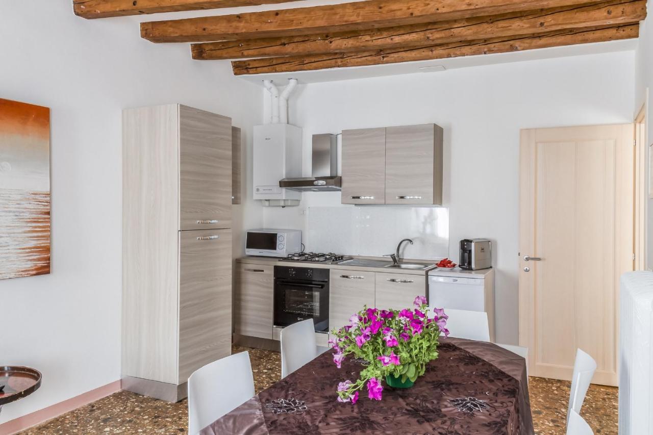 Accademia Charm Apartments By Wonderful Italy เวนิส ภายนอก รูปภาพ