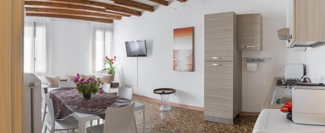 Accademia Charm Apartments By Wonderful Italy เวนิส ภายนอก รูปภาพ
