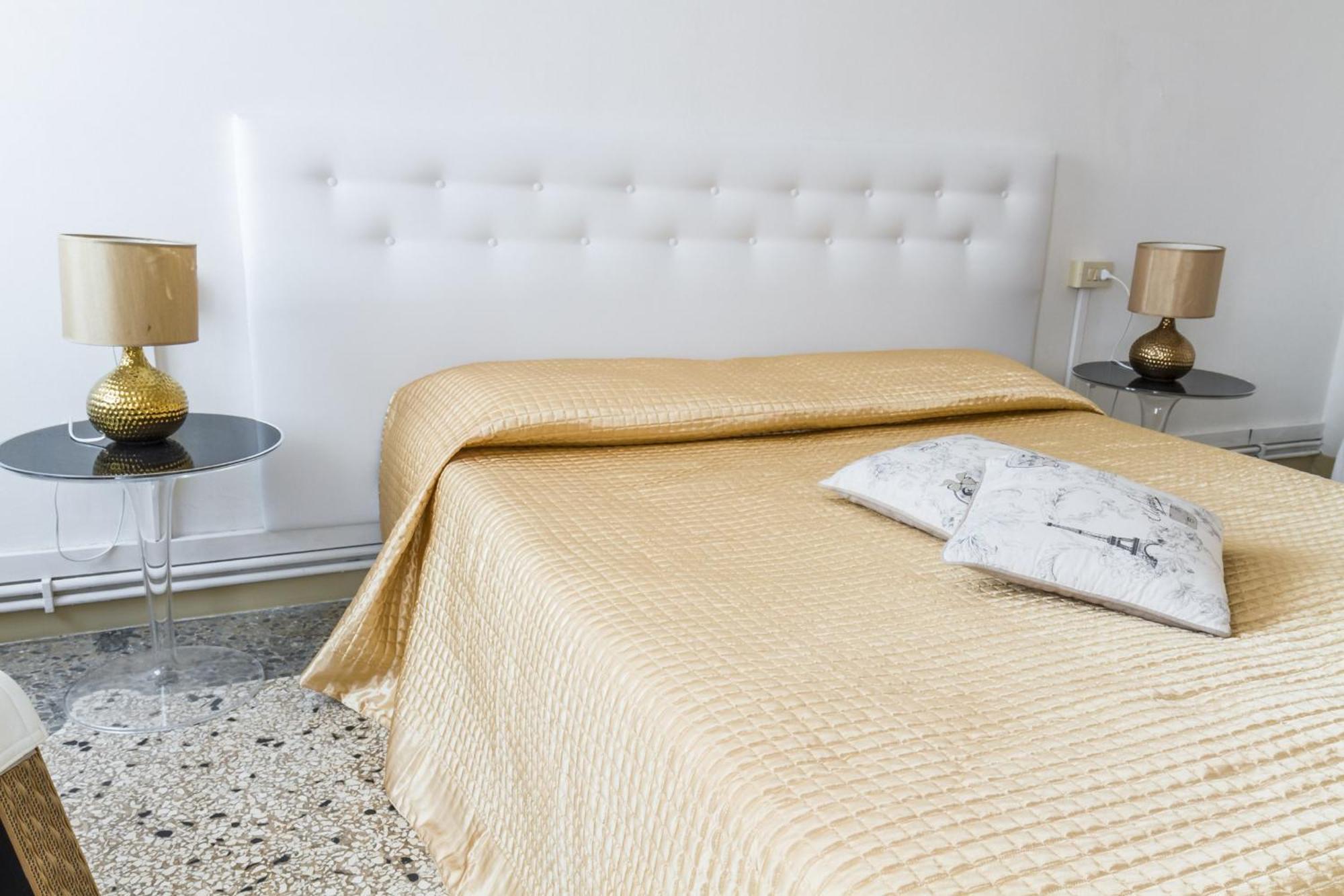 Accademia Charm Apartments By Wonderful Italy เวนิส ภายนอก รูปภาพ